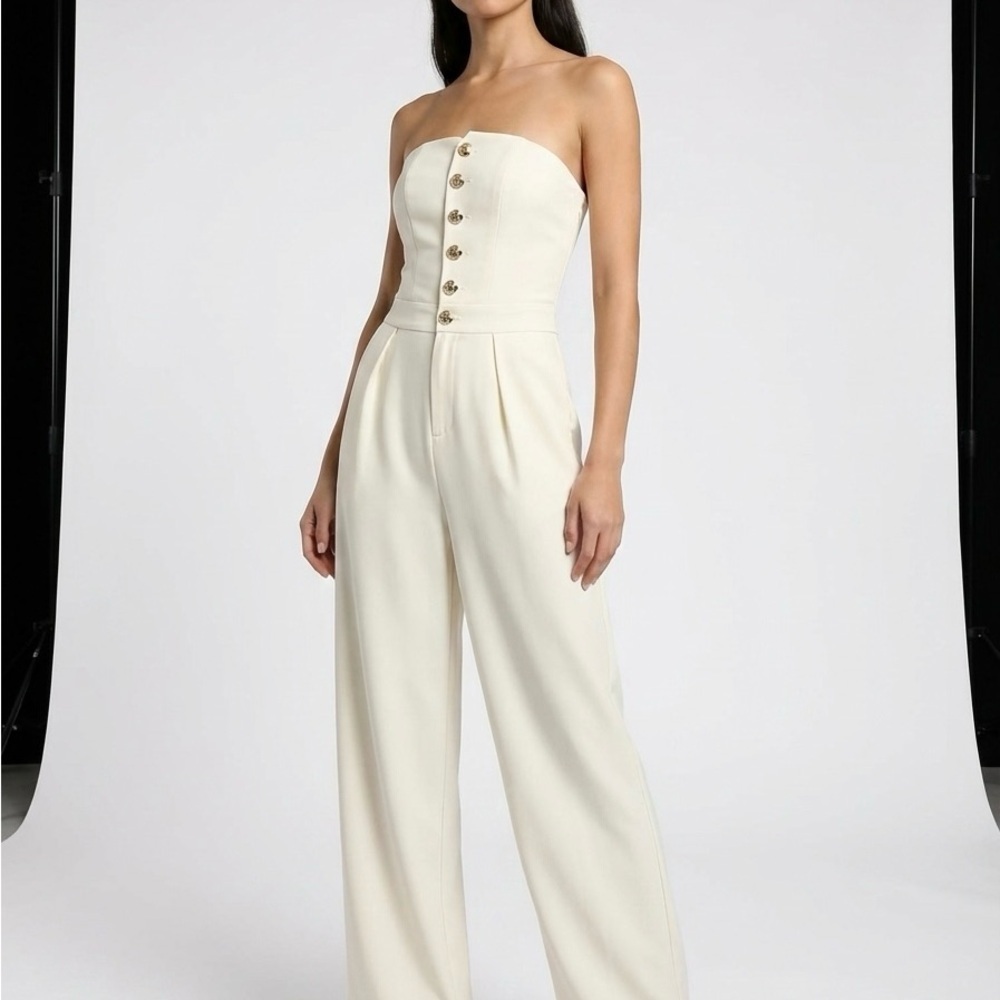 Bar III, Cream Strapless Wide Leg Jumpsuit W/Gold Button, Size 2 (NWT)(Flaw)